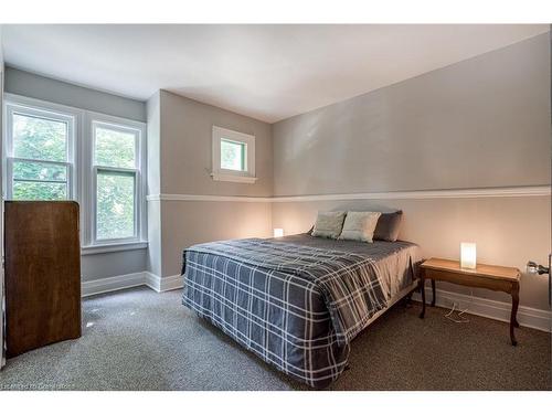 90 Blake Street, Hamilton, ON - Indoor Photo Showing Bedroom