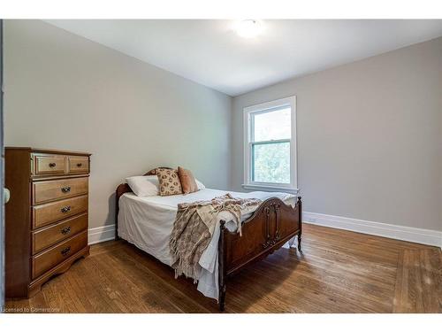 90 Blake Street, Hamilton, ON - Indoor Photo Showing Bedroom