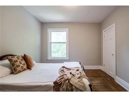 90 Blake Street, Hamilton, ON - Indoor Photo Showing Bedroom