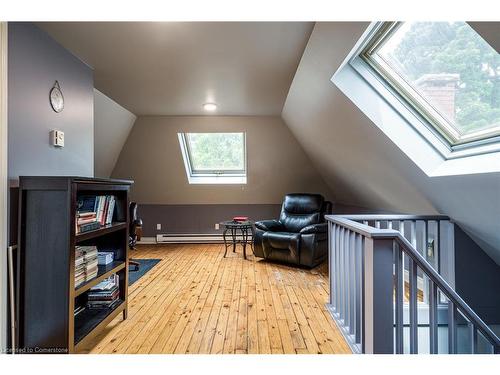 90 Blake Street, Hamilton, ON - Indoor Photo Showing Other Room