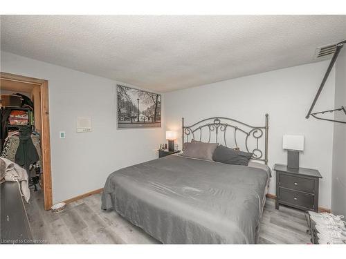 1218 Highway 8, Stoney Creek, ON - Indoor Photo Showing Bedroom