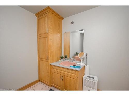 1218 Highway 8, Stoney Creek, ON - Indoor Photo Showing Bathroom