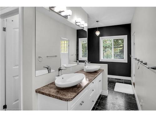 9 Alves Lane, Seguin, ON - Indoor Photo Showing Bathroom