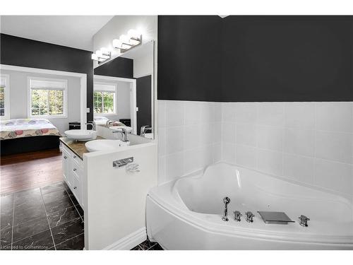 9 Alves Lane, Seguin, ON - Indoor Photo Showing Bathroom