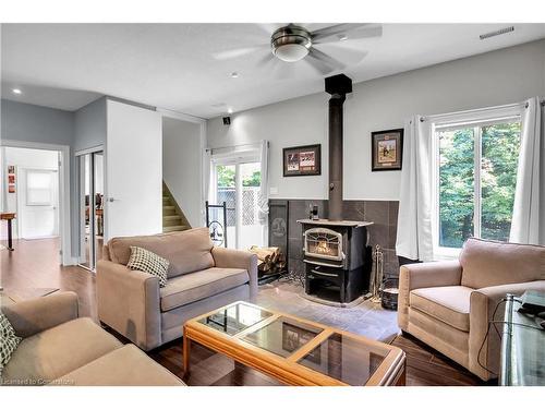 9 Alves Lane, Seguin, ON - Indoor Photo Showing Living Room