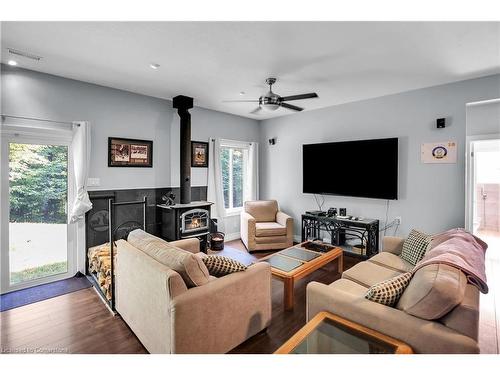 9 Alves Lane, Seguin, ON - Indoor Photo Showing Living Room