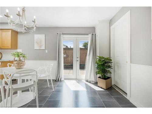 8 Camelot Drive, Hamilton, ON - Indoor Photo Showing Dining Room