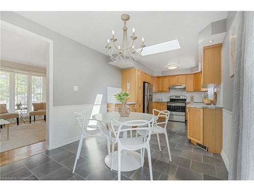 8 Camelot Drive, Hamilton, ON - Indoor Photo Showing Dining Room