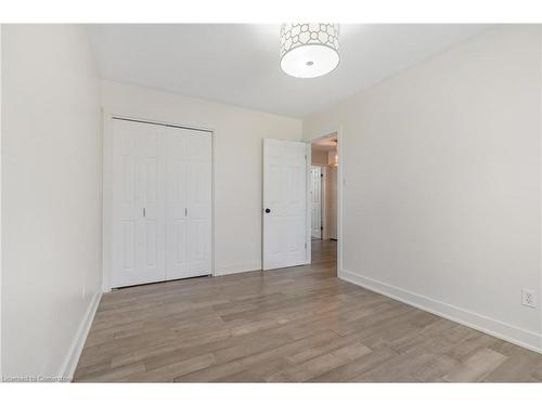 8 Camelot Drive, Hamilton, ON - Indoor Photo Showing Other Room