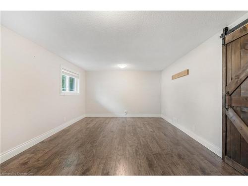 8 Camelot Drive, Hamilton, ON - Indoor Photo Showing Other Room