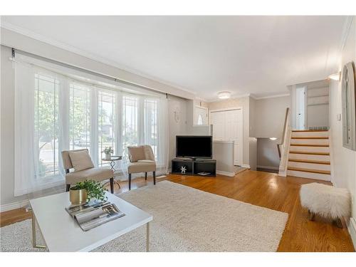 8 Camelot Drive, Hamilton, ON - Indoor Photo Showing Living Room