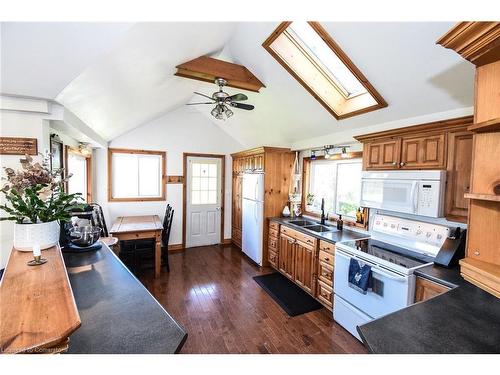 617 Marshagen Road, Dunnville, ON - Indoor Photo Showing Kitchen With Double Sink