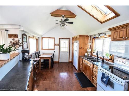 617 Marshagen Road, Dunnville, ON - Indoor Photo Showing Kitchen With Double Sink