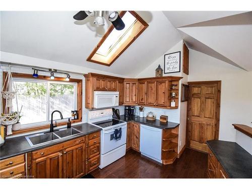 617 Marshagen Road, Dunnville, ON - Indoor Photo Showing Kitchen With Double Sink