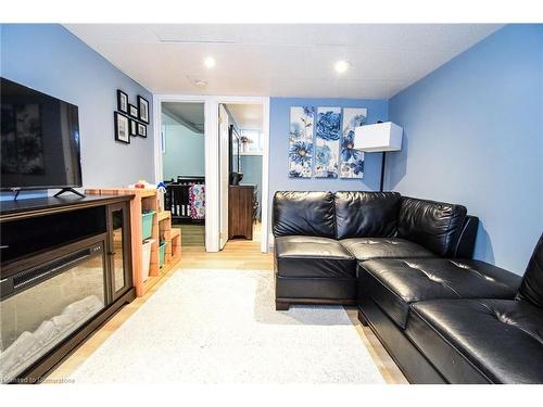 617 Marshagen Road, Dunnville, ON - Indoor Photo Showing Living Room