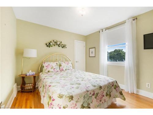 56 West 1St Street, Hamilton, ON - Indoor Photo Showing Bedroom