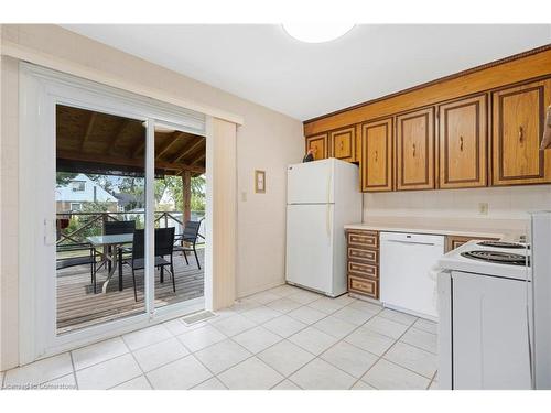 56 West 1St Street, Hamilton, ON - Indoor Photo Showing Kitchen