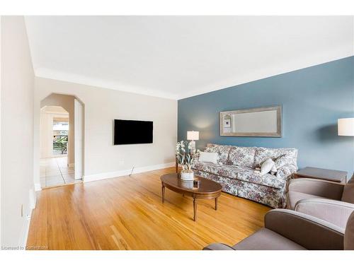 56 West 1St Street, Hamilton, ON - Indoor Photo Showing Living Room