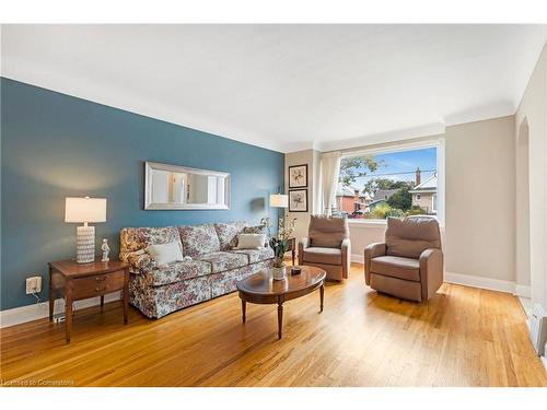 56 West 1St Street, Hamilton, ON - Indoor Photo Showing Living Room