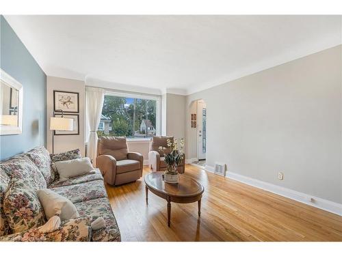 56 West 1St Street, Hamilton, ON - Indoor Photo Showing Living Room