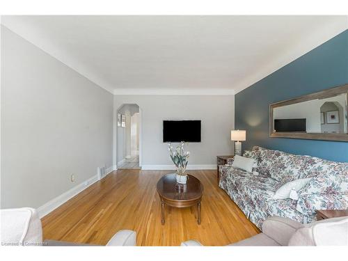 56 West 1St Street, Hamilton, ON - Indoor Photo Showing Living Room