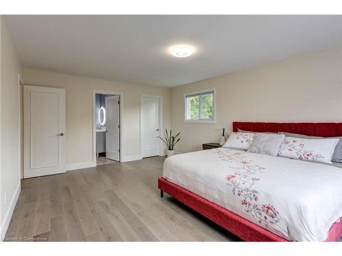 2141 Cartier Crescent, Burlington, ON - Indoor Photo Showing Bedroom