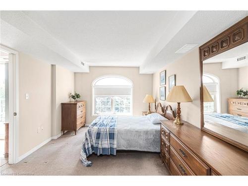 B405-216 Plains Road W, Burlington, ON - Indoor Photo Showing Bedroom