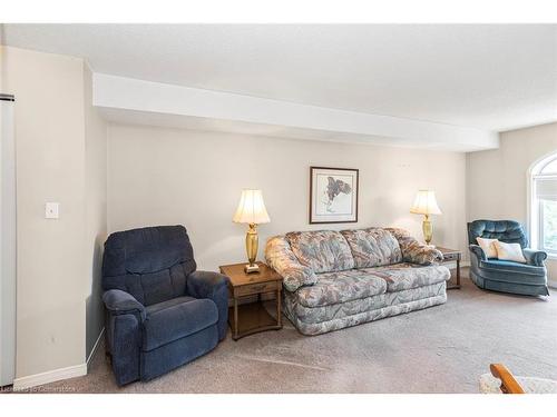 B405-216 Plains Road W, Burlington, ON - Indoor Photo Showing Living Room