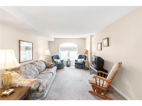 B405-216 Plains Road W, Burlington, ON - Indoor Photo Showing Living Room