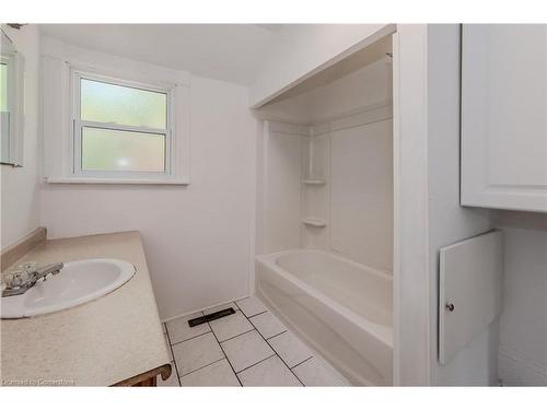 51 Baldwin Avenue, Brantford, ON - Indoor Photo Showing Bathroom