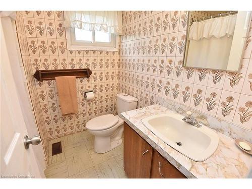 1 Eastview Avenue, Hamilton, ON - Indoor Photo Showing Bathroom