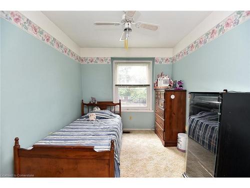 1 Eastview Avenue, Hamilton, ON - Indoor Photo Showing Bedroom