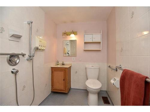 1 Eastview Avenue, Hamilton, ON - Indoor Photo Showing Bathroom