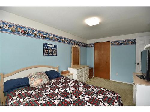 1 Eastview Avenue, Hamilton, ON - Indoor Photo Showing Bedroom