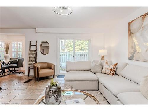 83-3333 New Street, Burlington, ON - Indoor Photo Showing Living Room