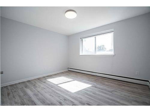 7-2161 Ghent Avenue, Burlington, ON - Indoor Photo Showing Other Room