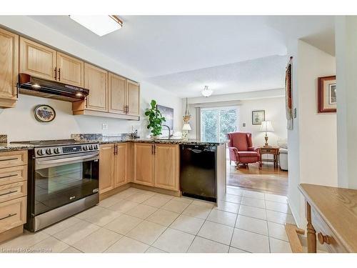 25 Golden Iris Crescent, Waterdown, ON - Indoor Photo Showing Kitchen