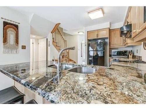 25 Golden Iris Crescent, Waterdown, ON - Indoor Photo Showing Kitchen With Double Sink With Upgraded Kitchen