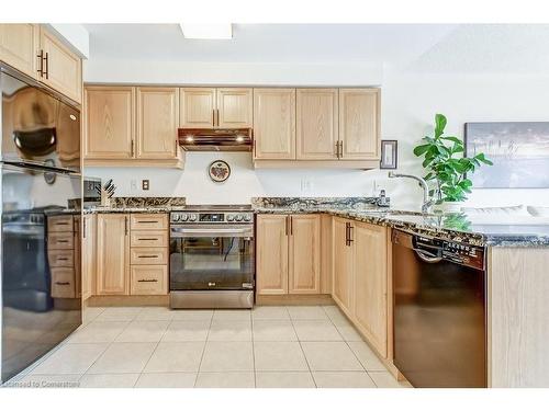 25 Golden Iris Crescent, Waterdown, ON - Indoor Photo Showing Kitchen