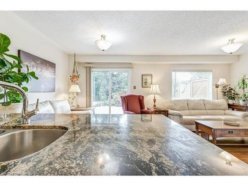 25 Golden Iris Crescent, Waterdown, ON - Indoor Photo Showing Living Room