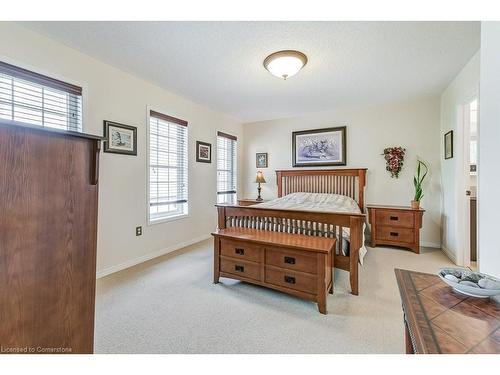 25 Golden Iris Crescent, Waterdown, ON - Indoor Photo Showing Bedroom