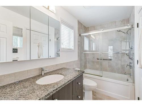 25 Golden Iris Crescent, Waterdown, ON - Indoor Photo Showing Bathroom