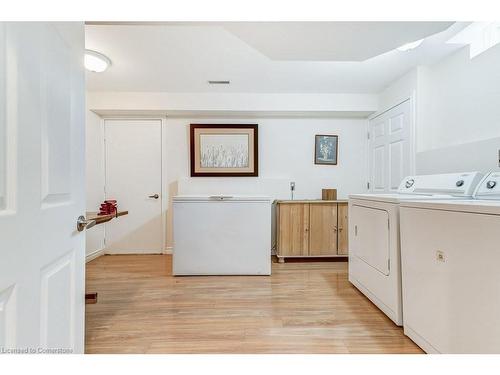 25 Golden Iris Crescent, Waterdown, ON - Indoor Photo Showing Laundry Room