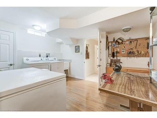 25 Golden Iris Crescent, Waterdown, ON - Indoor Photo Showing Laundry Room