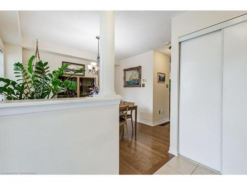 25 Golden Iris Crescent, Waterdown, ON - Indoor Photo Showing Other Room