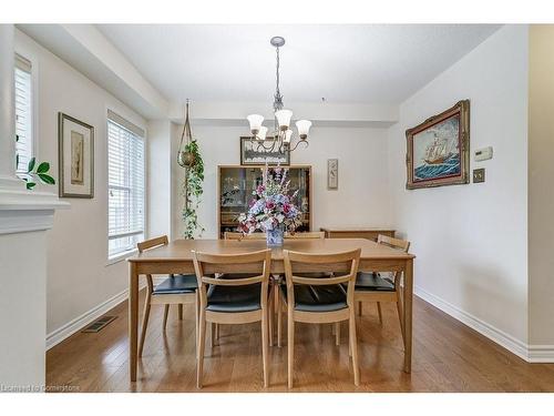 25 Golden Iris Crescent, Waterdown, ON - Indoor Photo Showing Dining Room