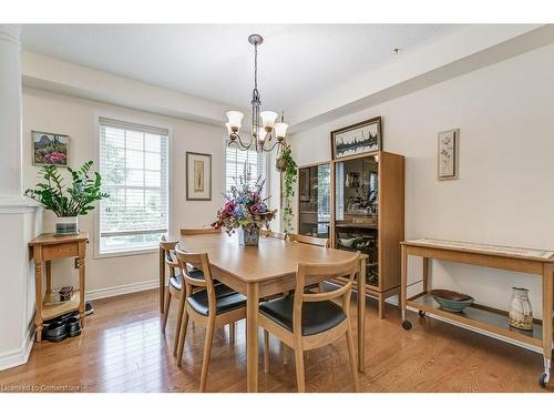 25 Golden Iris Crescent, Waterdown, ON - Indoor Photo Showing Dining Room