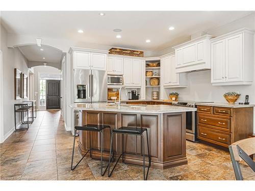 178 Brookhaven Court, Welland, ON - Indoor Photo Showing Kitchen With Upgraded Kitchen