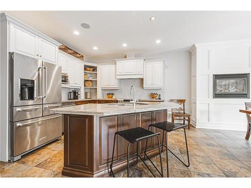 178 Brookhaven Court, Welland, ON - Indoor Photo Showing Kitchen With Upgraded Kitchen