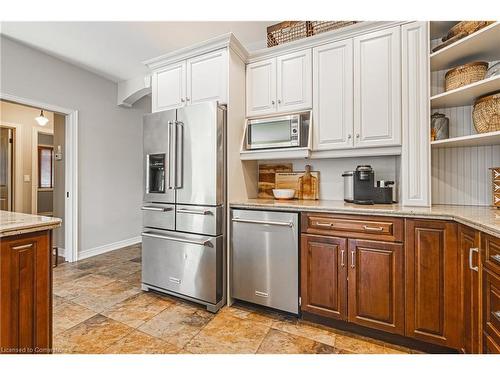 178 Brookhaven Court, Welland, ON - Indoor Photo Showing Kitchen